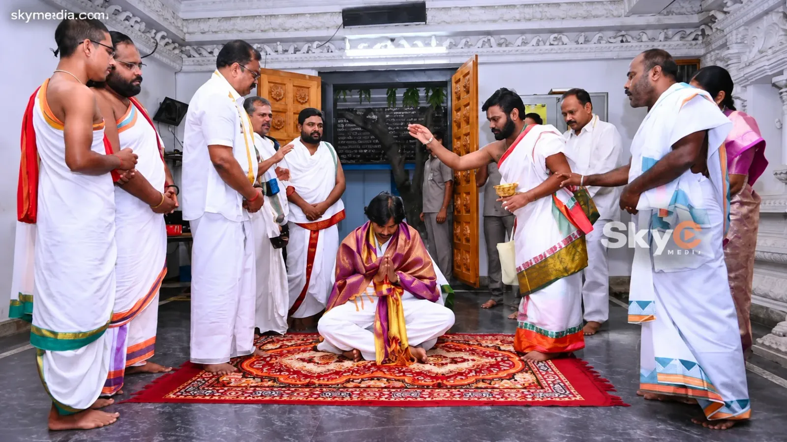 గుంటూరు చేబ్రోలు ఆలయంలో డిప్యూటీ సీఎం పవన్ పూజలు!