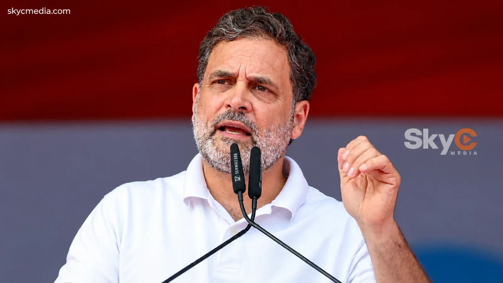 ప్రశ్నించే విద్యార్థి కావాలా.. అంధభక్తుడు కావాలా:రాహుల్ గాంధీ