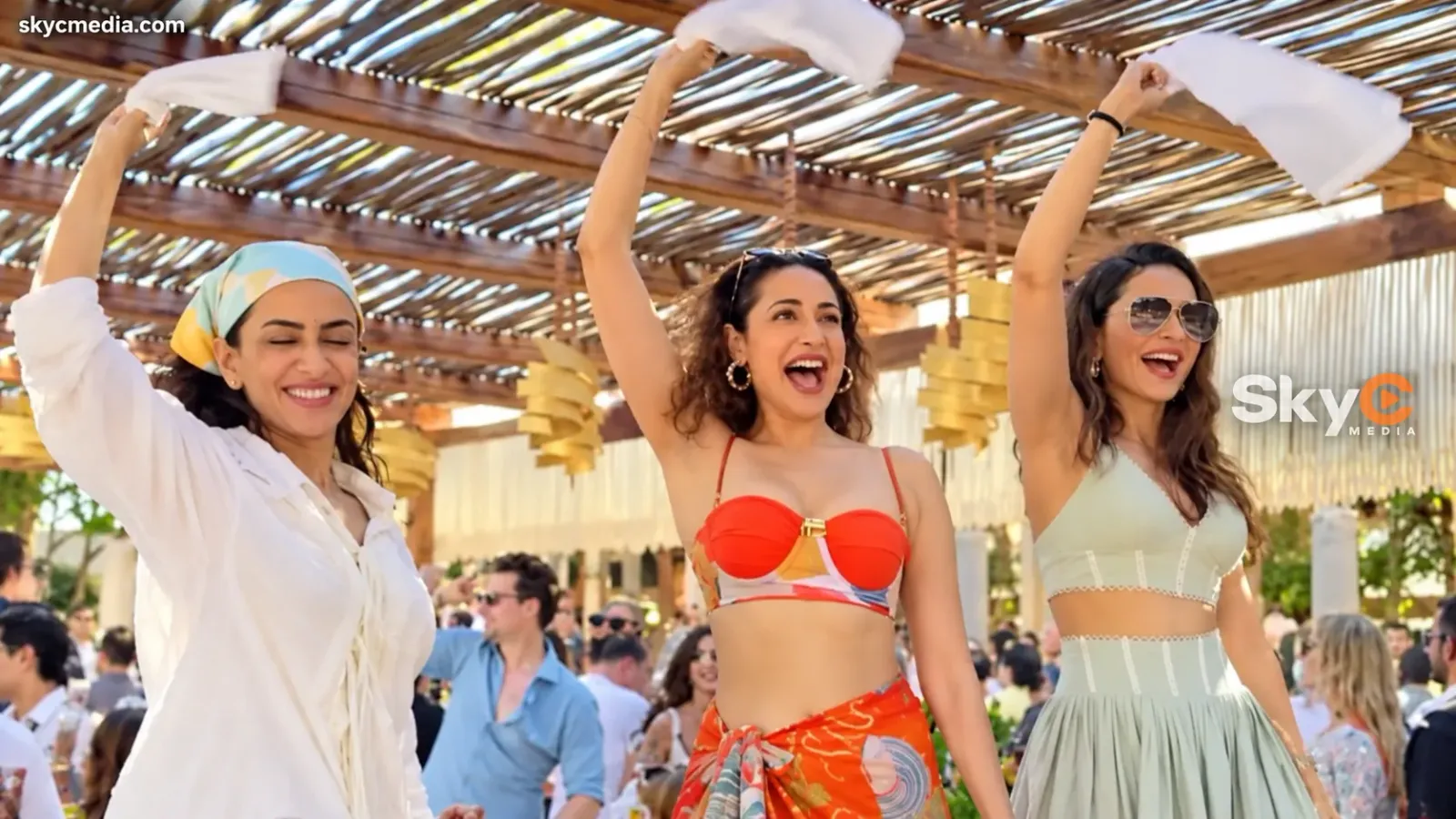 బీచ్లో డాన్స్తో రకుల్, ప్రగ్యా సందడి – reviews బీచ్లో డాన్స్తో రకుల్, ప్రగ్యా సందడి – reviews