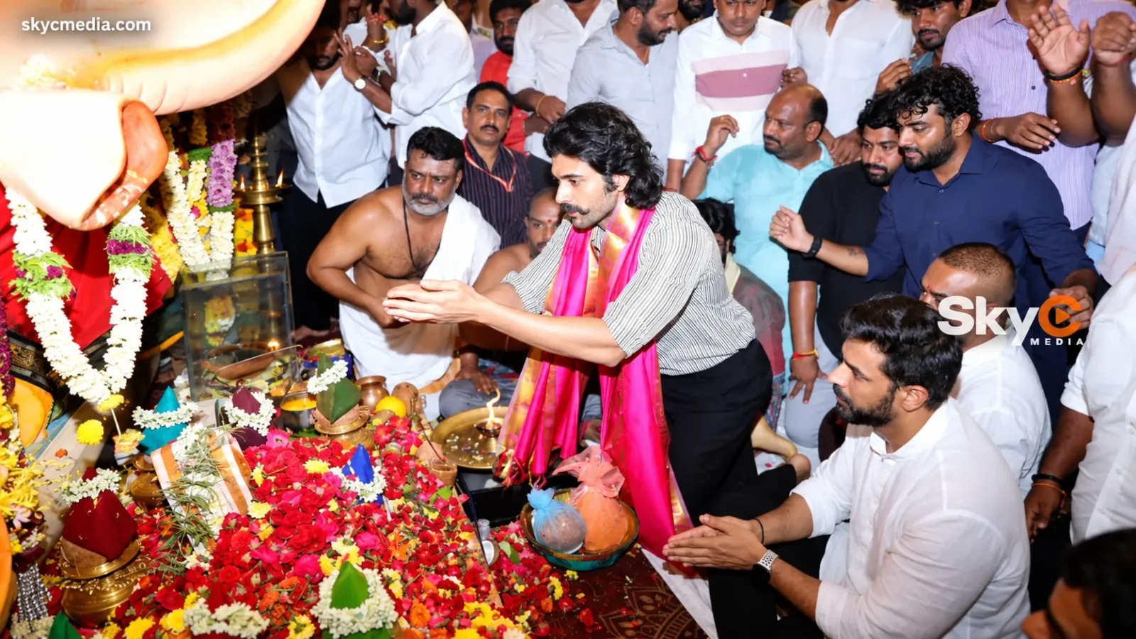 బాలాపూర్ మండపంలో విజయ్ దేవరకొండ ప్రత్యేక పూజలు